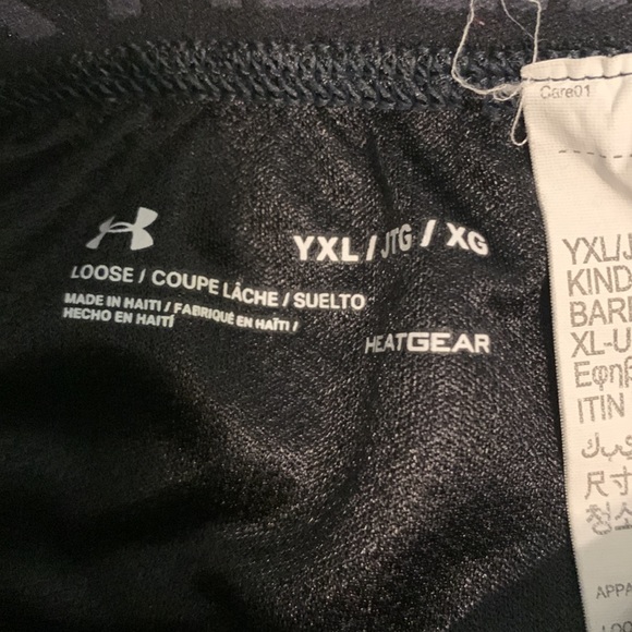 Under Armour Youth Xl athletic shorts. - Picture 2 of 2